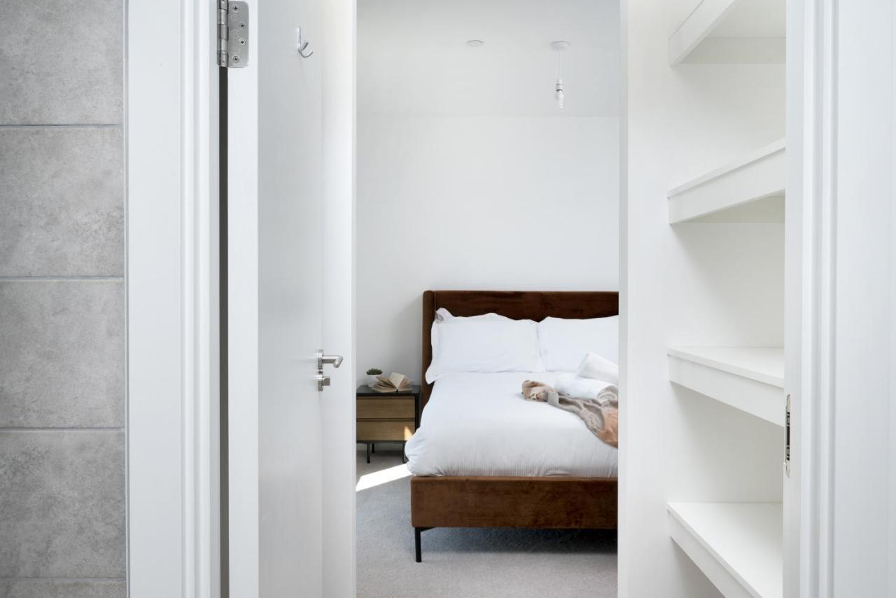 Modern Studios And Apartments At Barking Wharf In Londres Exterior foto