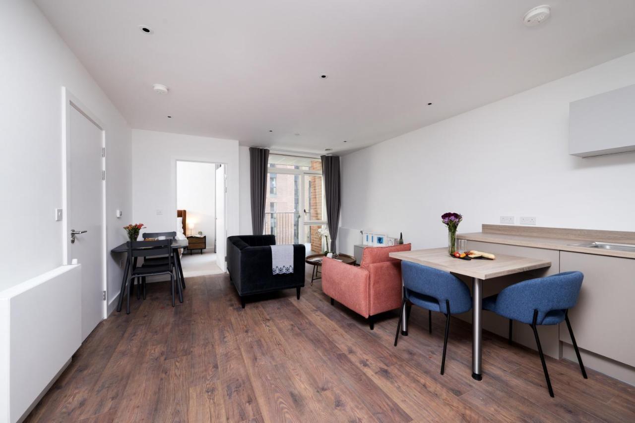 Modern Studios And Apartments At Barking Wharf In Londres Exterior foto