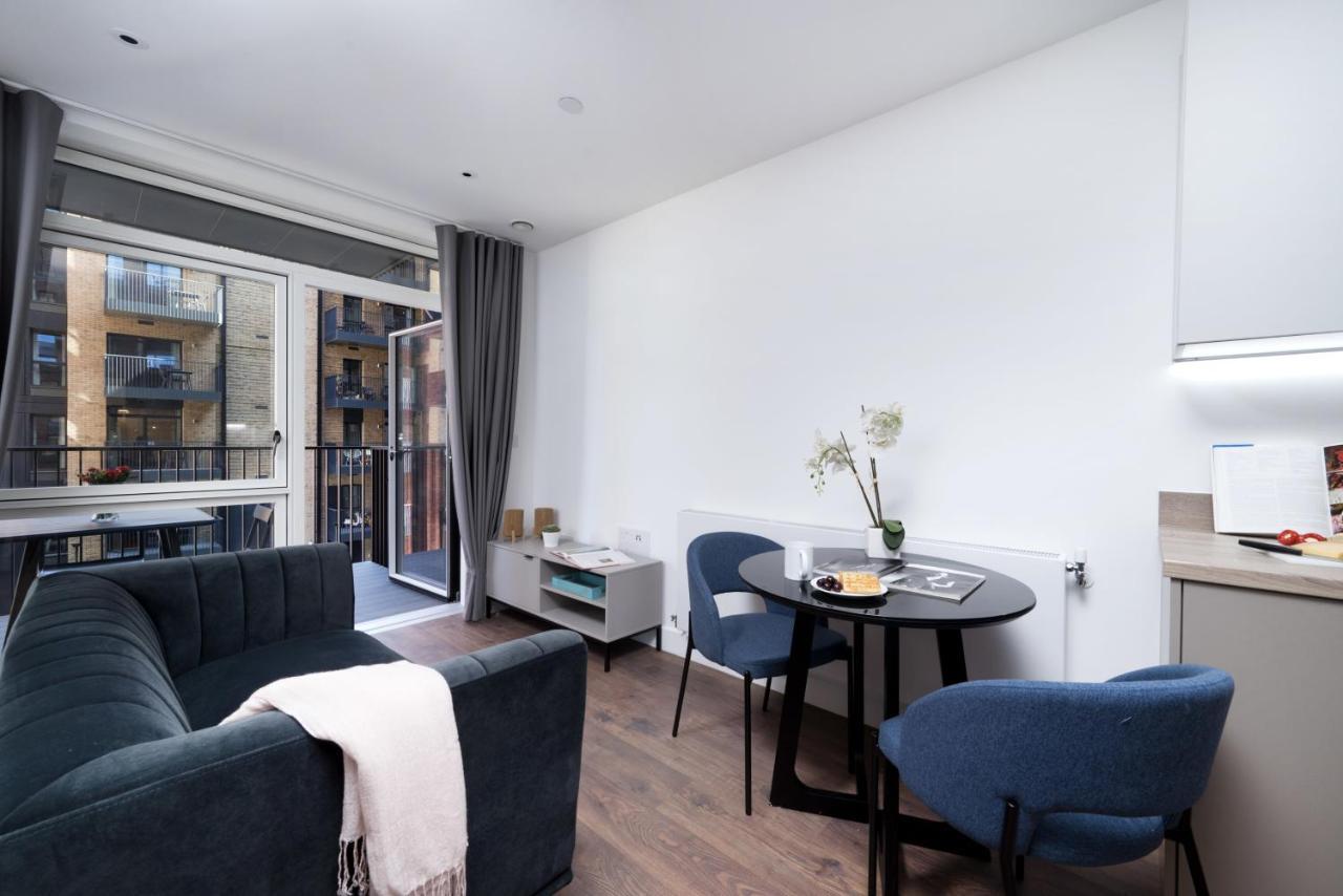 Modern Studios And Apartments At Barking Wharf In Londres Exterior foto